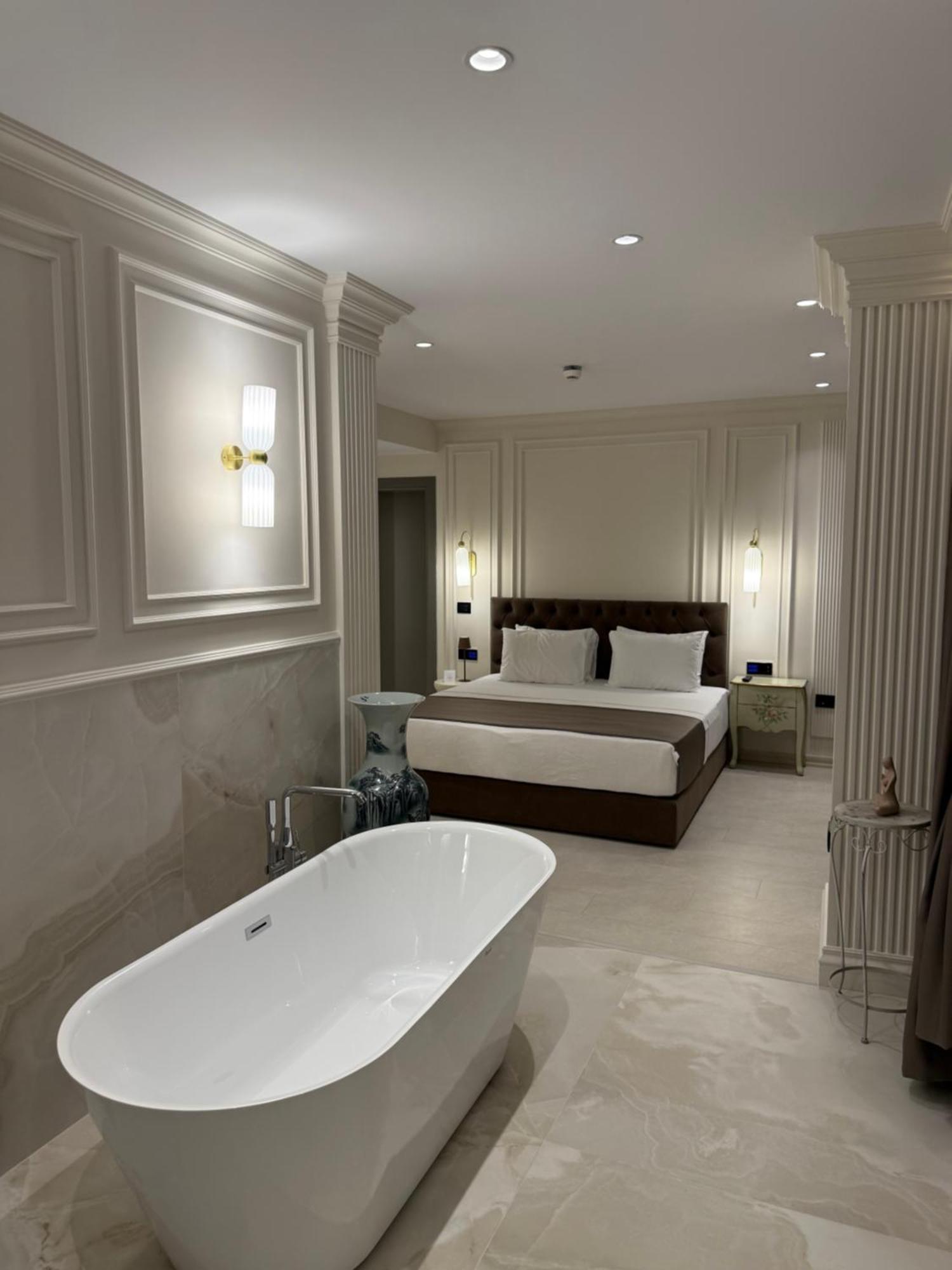 King Suite with Spa Bath